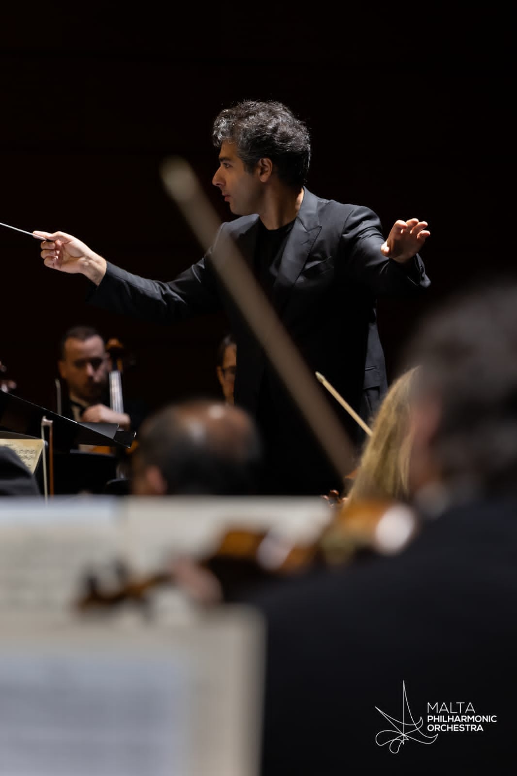 Сергей Смбатян продолжит возглавлять Филармонический оркестр Мальты