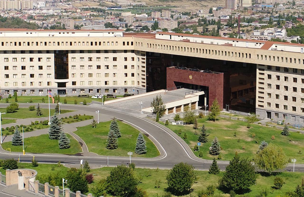 ВС Азербайджана открыли огонь в направлении завода, строящегося в Ерасхе