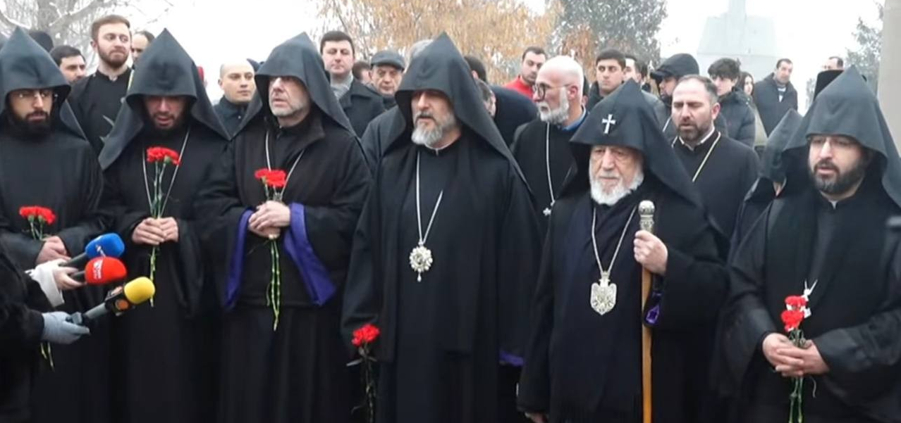 Гарегин II вознес молитву в «Ераблуре» за упокой душ павших героев
