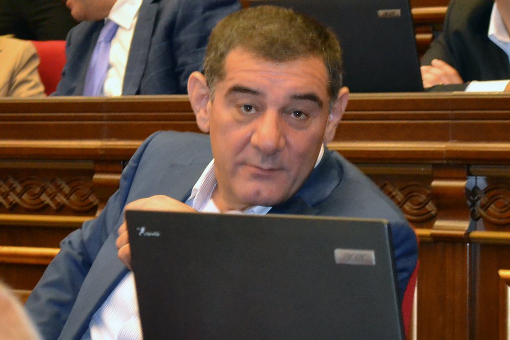 В Ереван убит бывший депутат парламента Армении Каро Карапетян