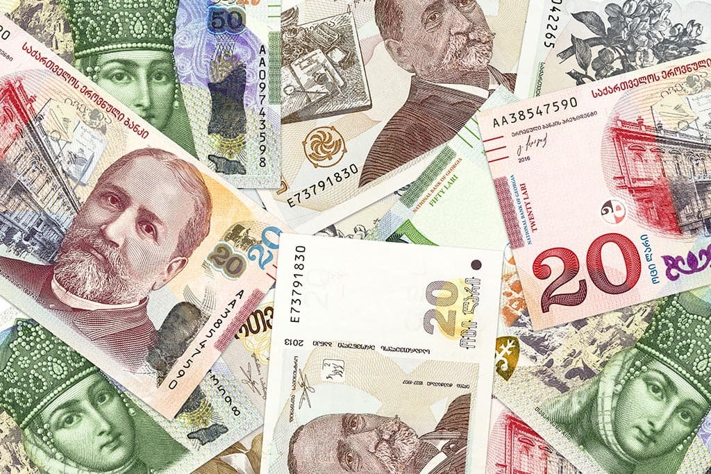 Нацбанк Грузии решил продать часть валютных резервов из-за рекордного паления курса лари