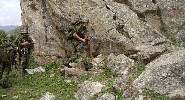 Военнослужащие российской базы в горах Армении совершили 100-километровый марш