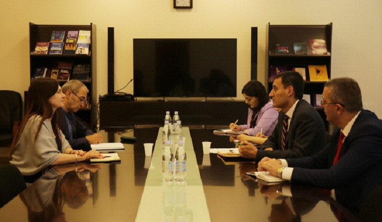 Замглавы МОНКС Армении и посол Сербии обсудили вопросы образования