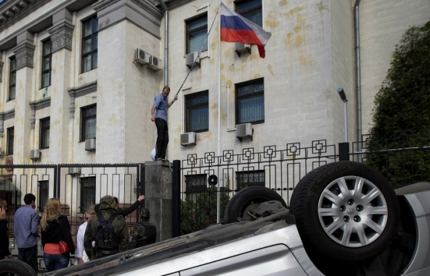 Нападение на посольство РФ в Киеве: Москва направила ноту протеста