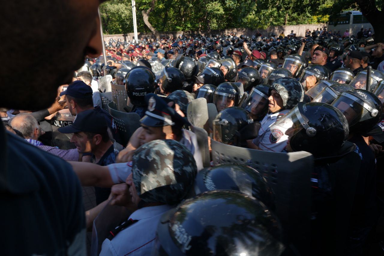 Столкновения в Ереване: 86 задержанных, 55 пострадавших