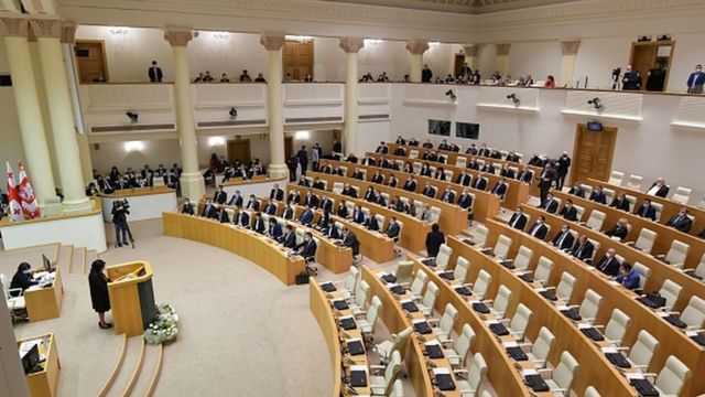 “Грузинская мечта” воздержалась от аннулирования мандатов оппозиции