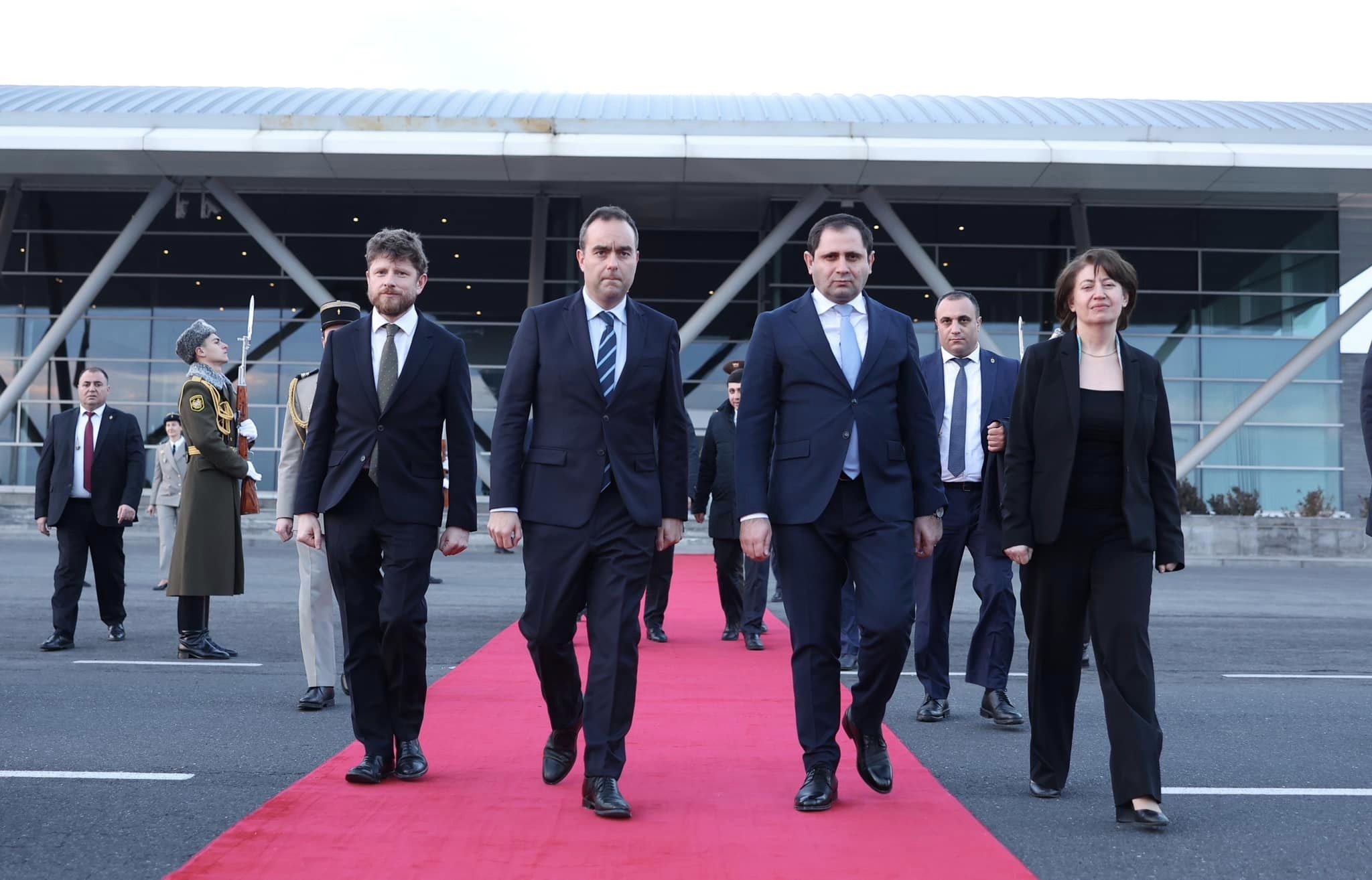 Министр вооруженных сил Франции завершил официальный визит в Армению