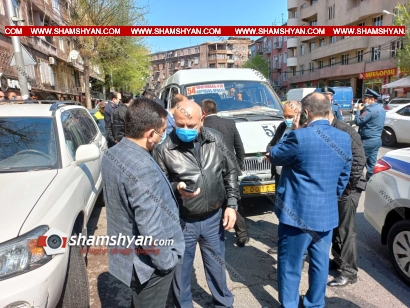 В Ереване пассажир маршрутки получил удар ножом в грудь после просьбы надеть маску