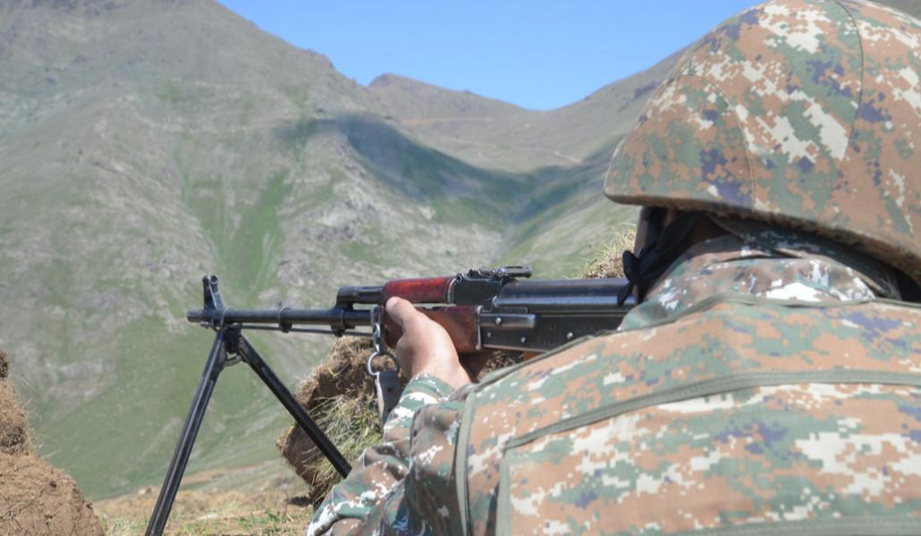 В результате выстрела ВС Азербайджана ранен армянский военнослужащий - МО