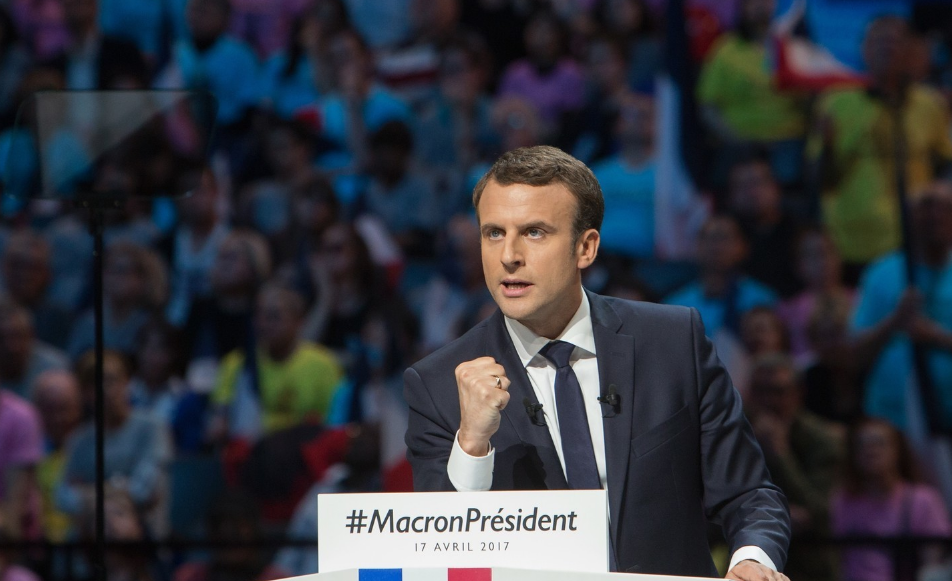 Олланд поздравил, Ле Пен признала поражение: Макрон победил на выборах президента Франции