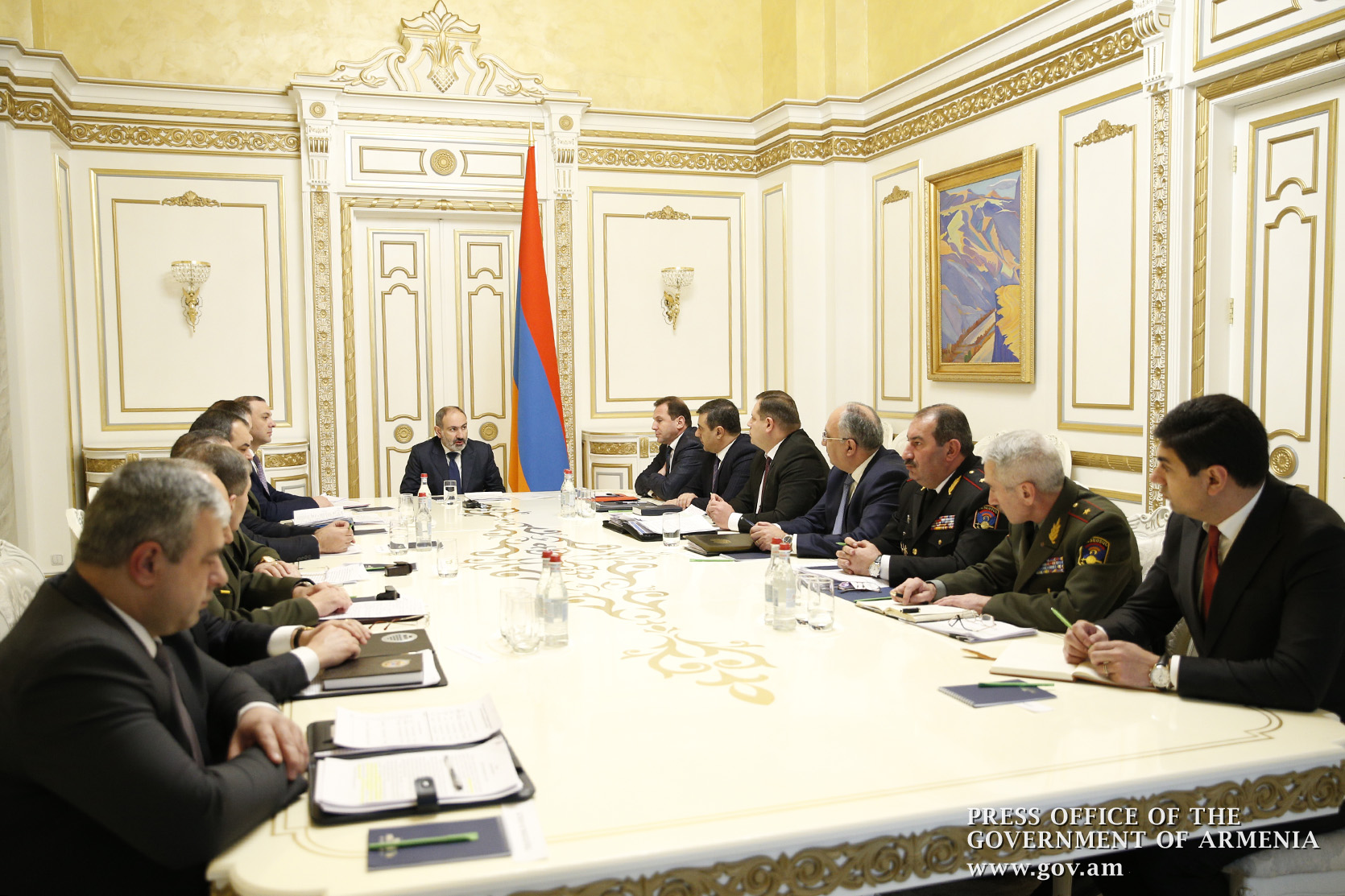  Пашинян провел совещание в связи со случаями гибели солдат в Вооруженных силах