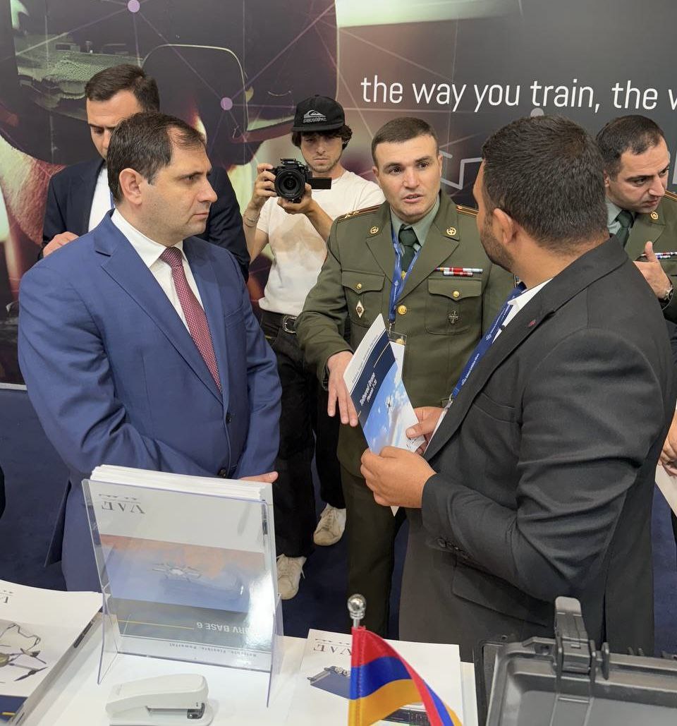 Глава МО Армении принял участие в церемонии открытия оборонной выставки «DEFEA-2025»