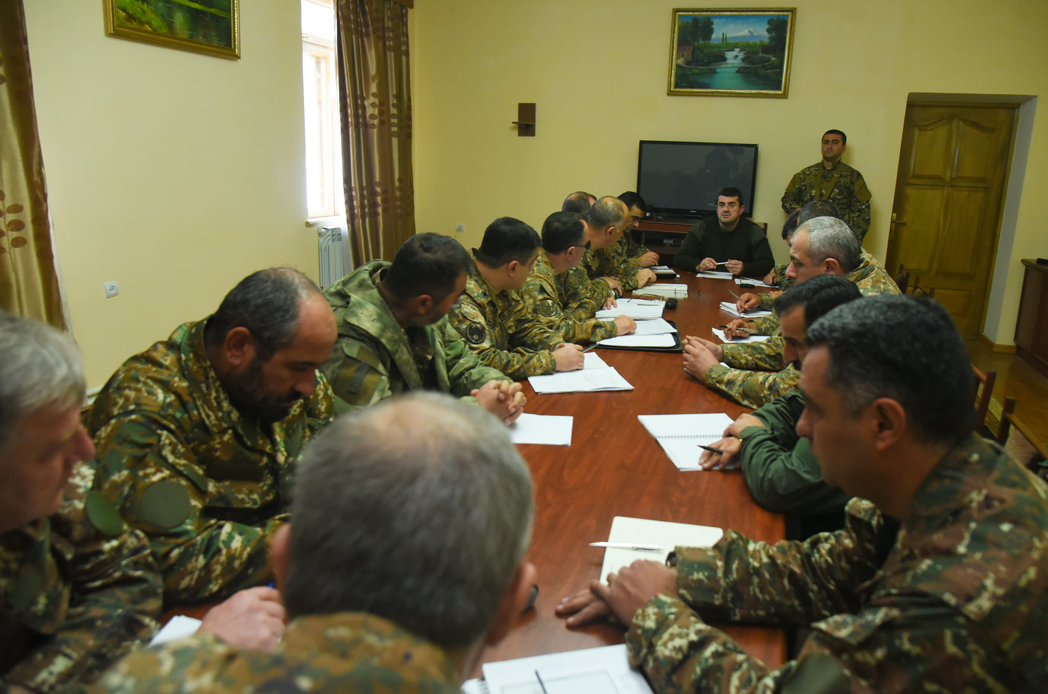 Президент Арцаха встретился с командованием Армии обороны 