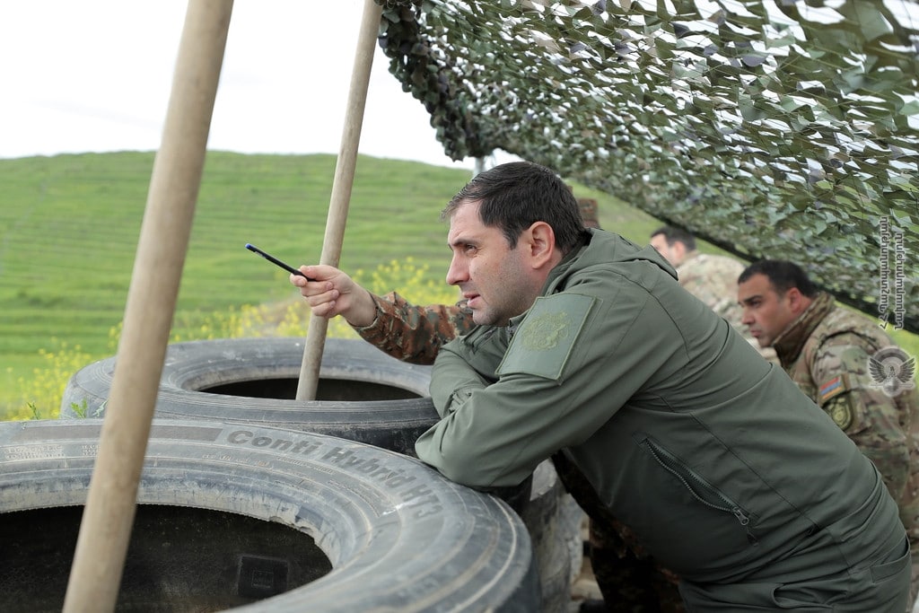 Министр обороны посетил боевые позиций 3-го корпуса ВС Армении