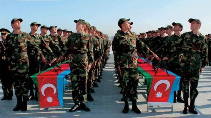 В Азербайджане снижен возраст постановки на воинский учет 