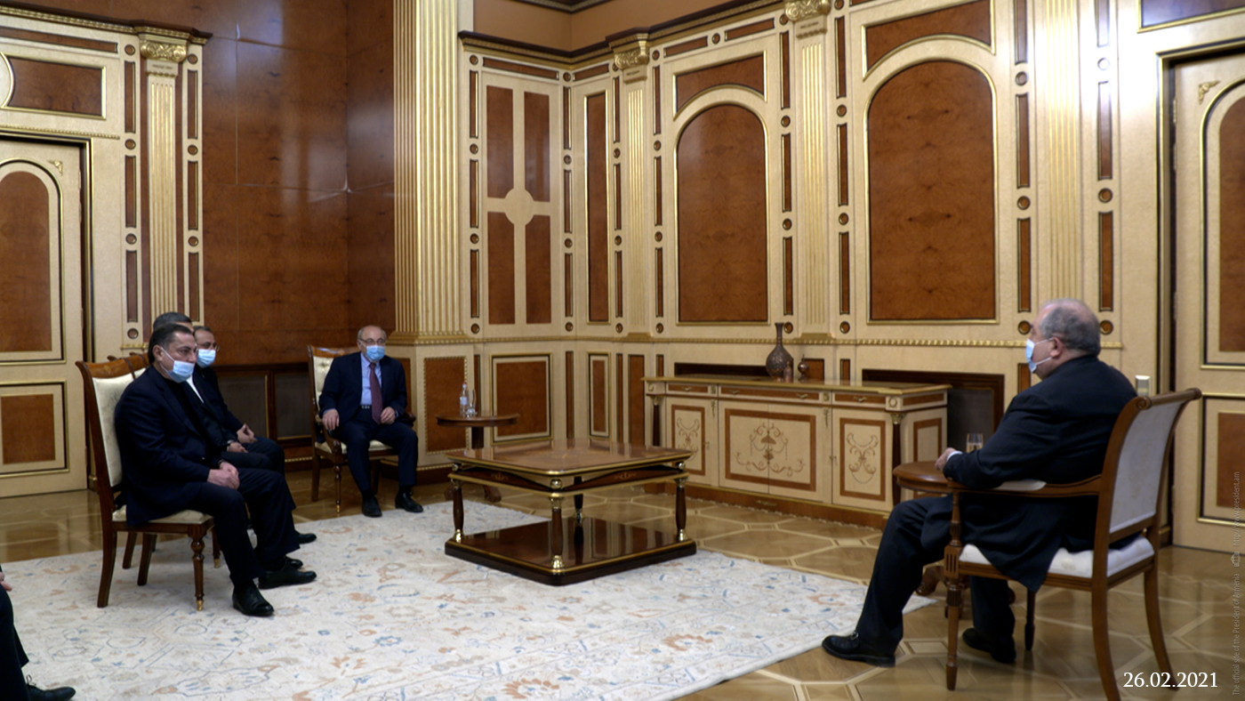 Президент и лидеры оппозиции обсудили пути выхода из кризиса в Армении