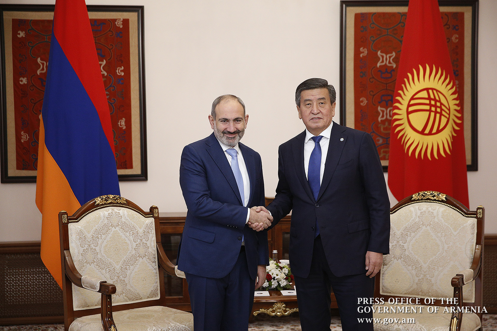 Никол Пашинян и Сооронбай Жээнбеков договорились развивать экономическое сотрудничество