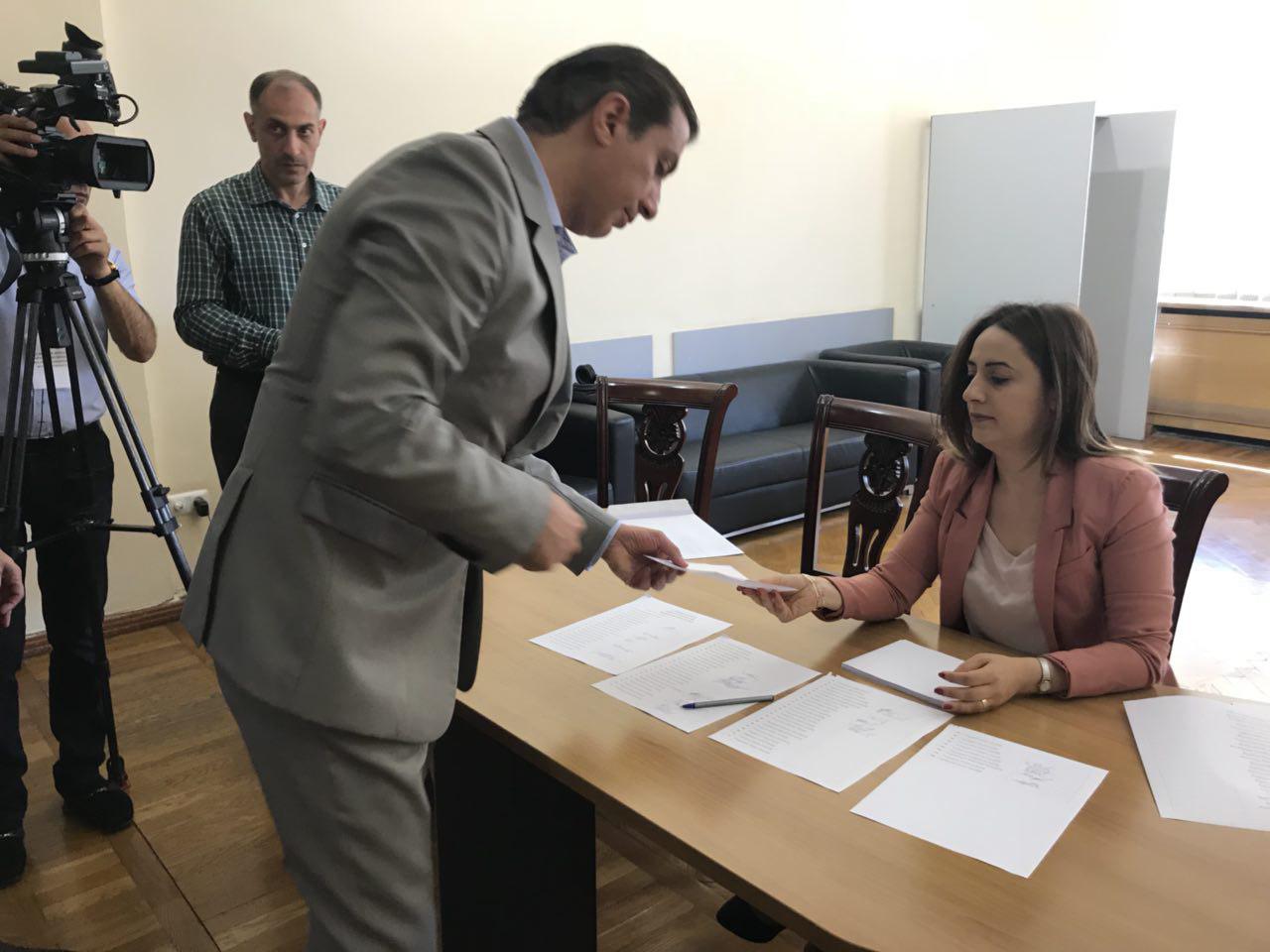 Парламент Армении изберет председателя Кассационного суда и члена КС