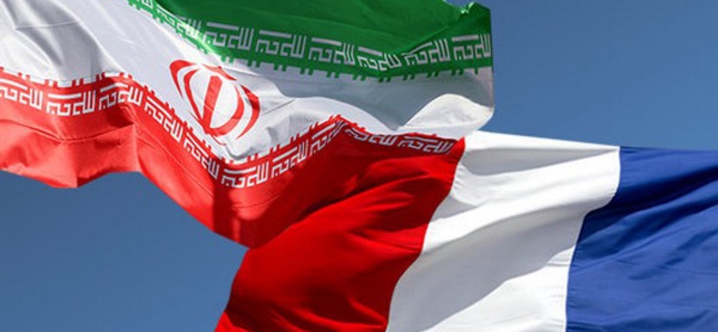 Раиси Макрону: Иран приветствует развитие отношений с Францией по всем направлениям