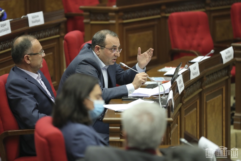 Оппозиция обвиняет правительство в нарушении закона о Севане