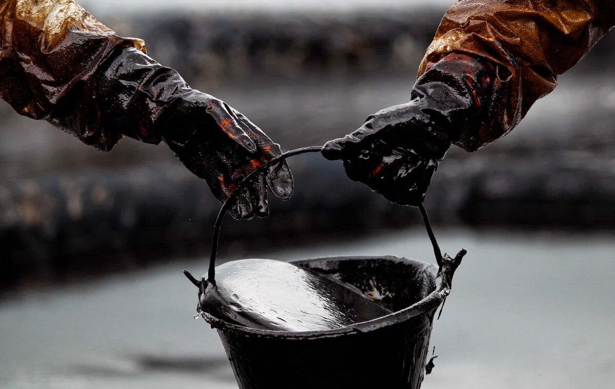 Котировки нефти снижаются: Brent подешевела до $42,87 за баррель