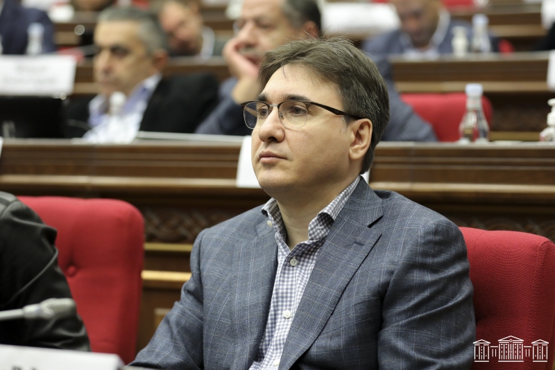 Спикер парламента распространил заявление в связи с отставкой Армена Геворкяна