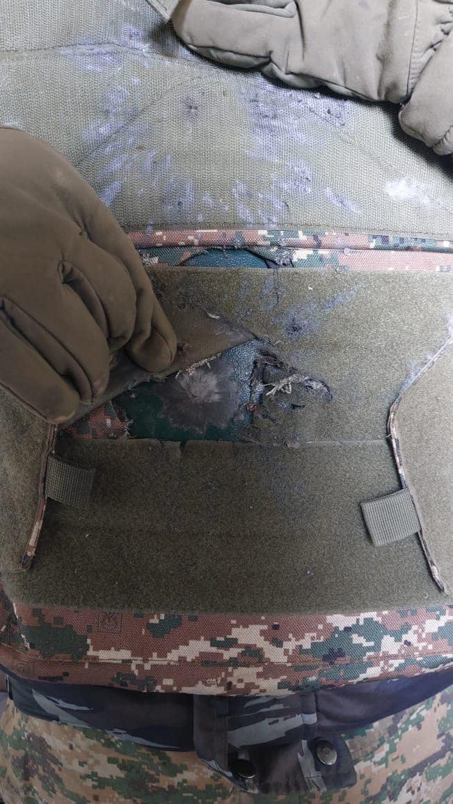 Военнослужащий ВС Азербайджана выстрелил в армянского солдата, спас бронежилет 