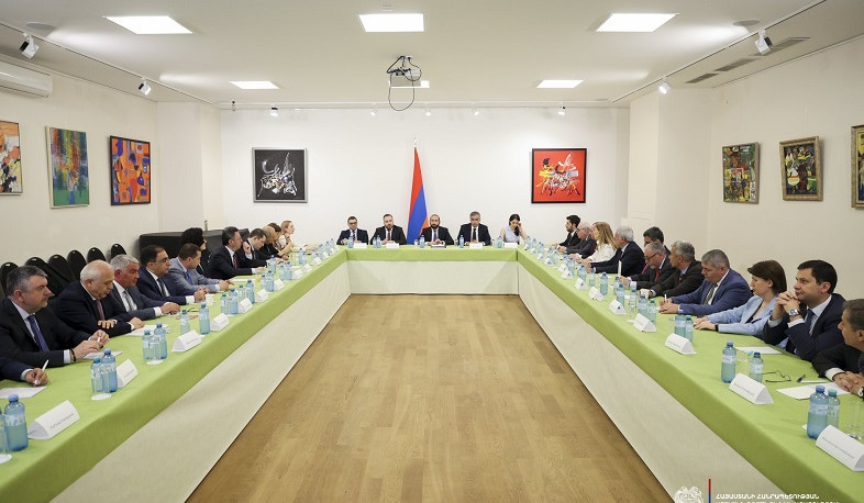 Арарат Мирзоян встретился с дипломатами Армении в Австрии