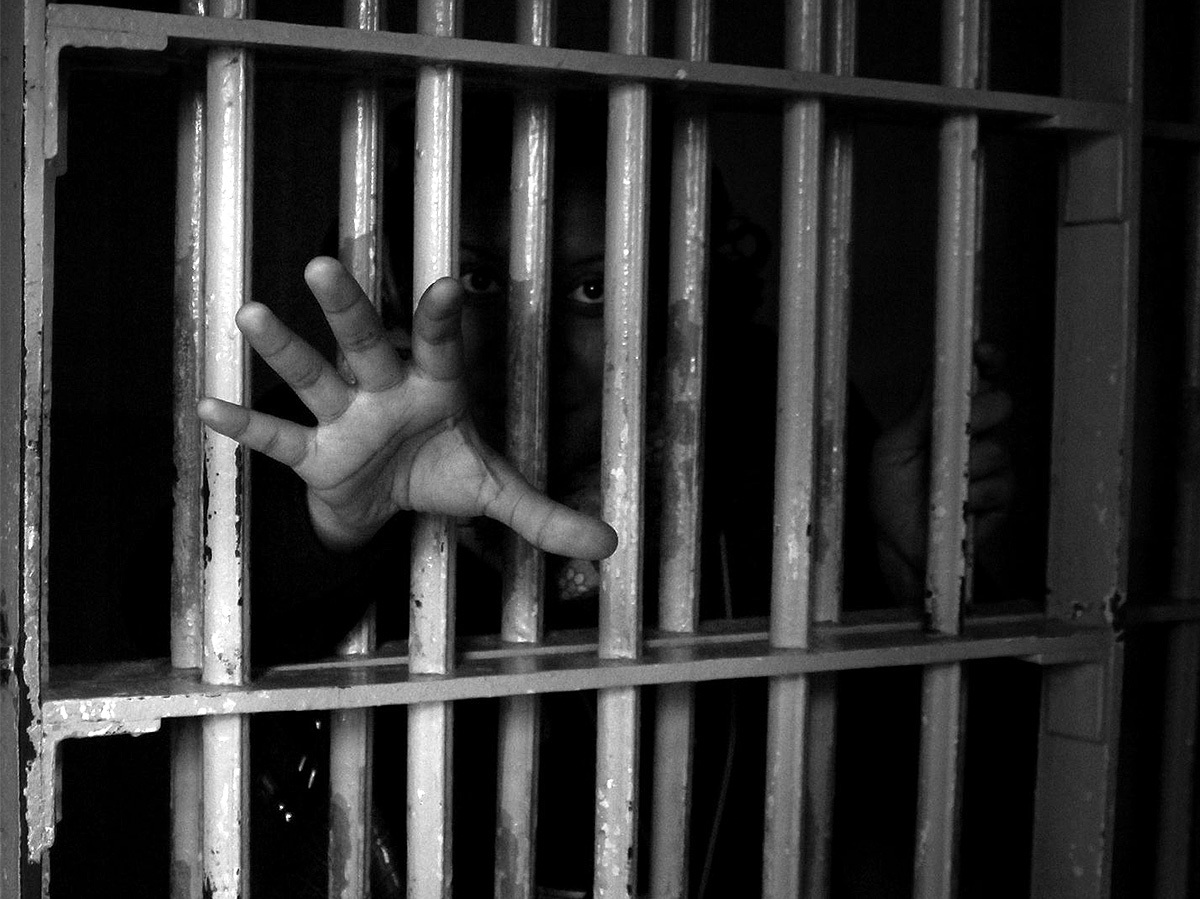 Трое осужденных на пожизненное заключение объявили голодовку