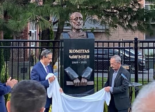В Канаде открыли памятник Комитасу