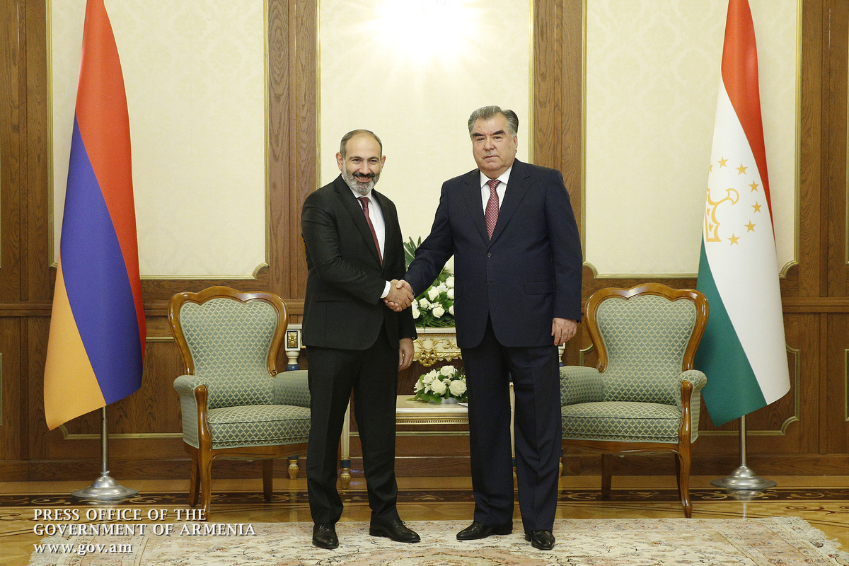 Никол Пашинян поздравил президента Таджикистана по случаю Дня независимости