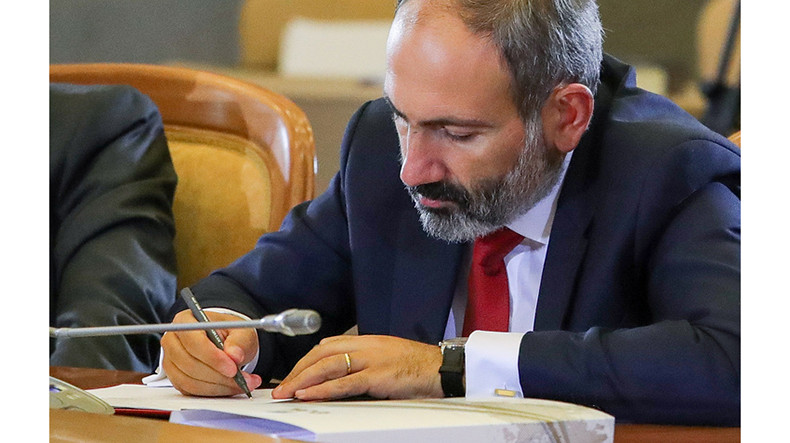 Пашинян назначил двух заместителей министра здравоохранения 