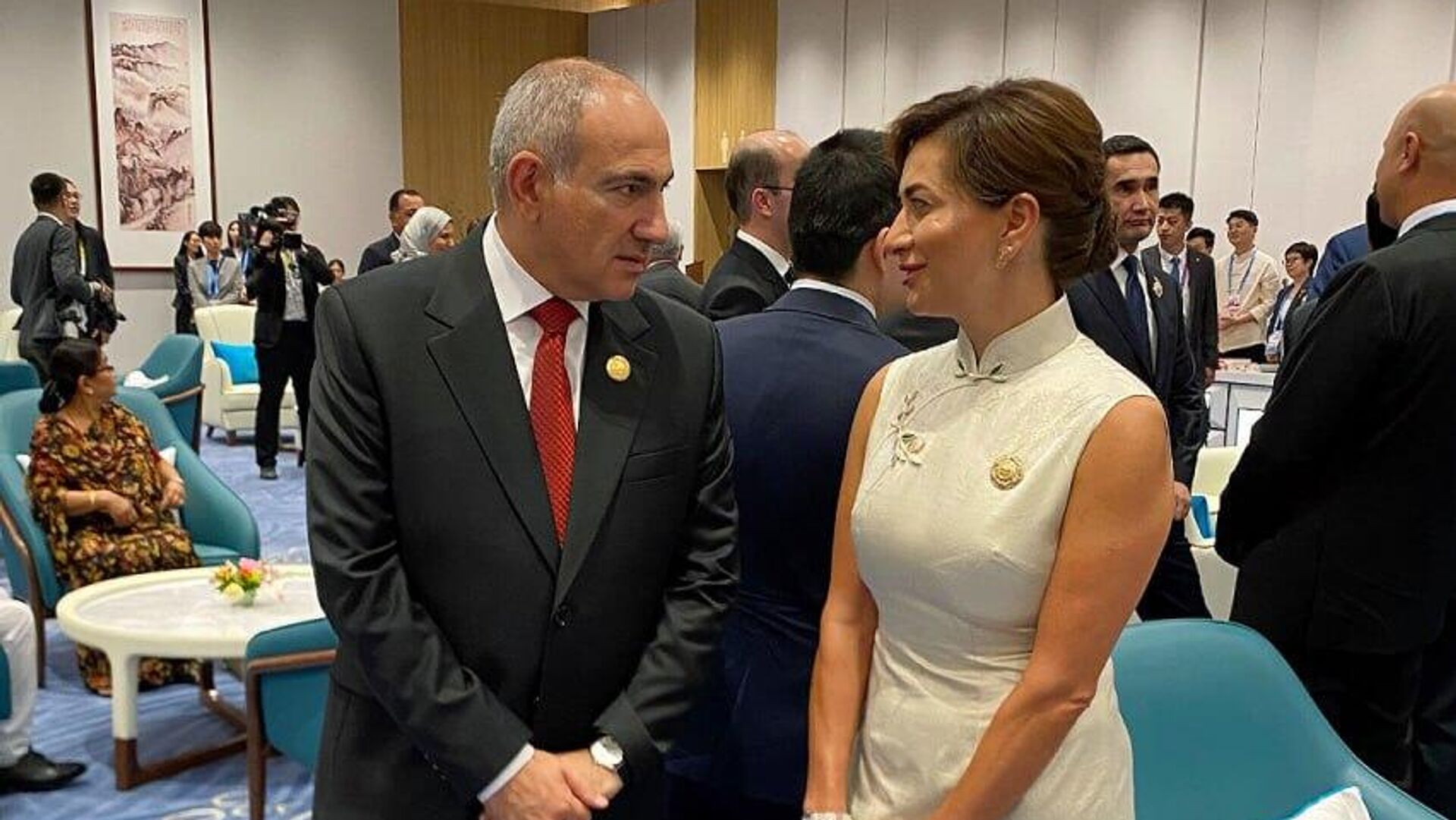 Ерванд Бозоян: Пашинян начал поэтапно выводить из Армении семью и капитал