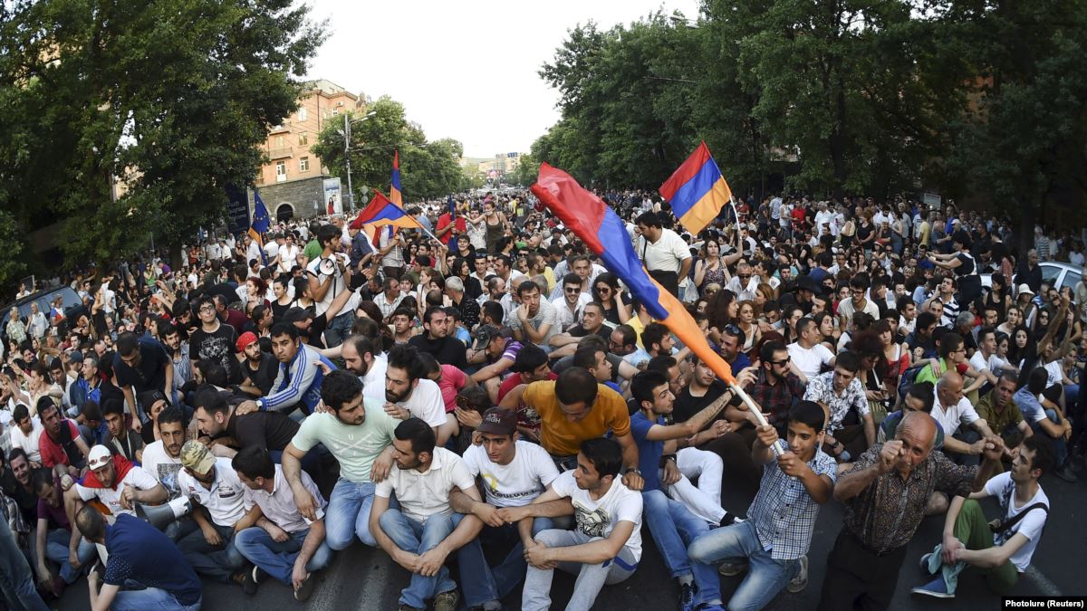 Армения по уровню демократизации обогнала Грузию - The Economist