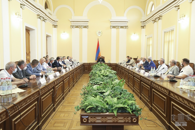 Председатель НС встретился с членами Союза предпринимателей Армении 