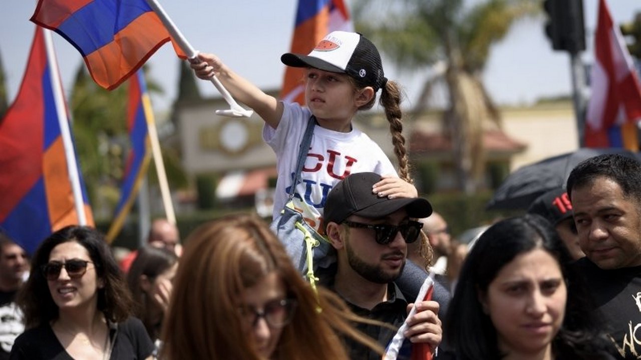 Эксперт: ошибочно называть смену власти в Армении «цветной революцией»
