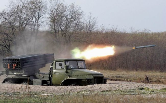 Азербайджан продолжает ракетно-артиллерийские обстрелы карабахских позиций