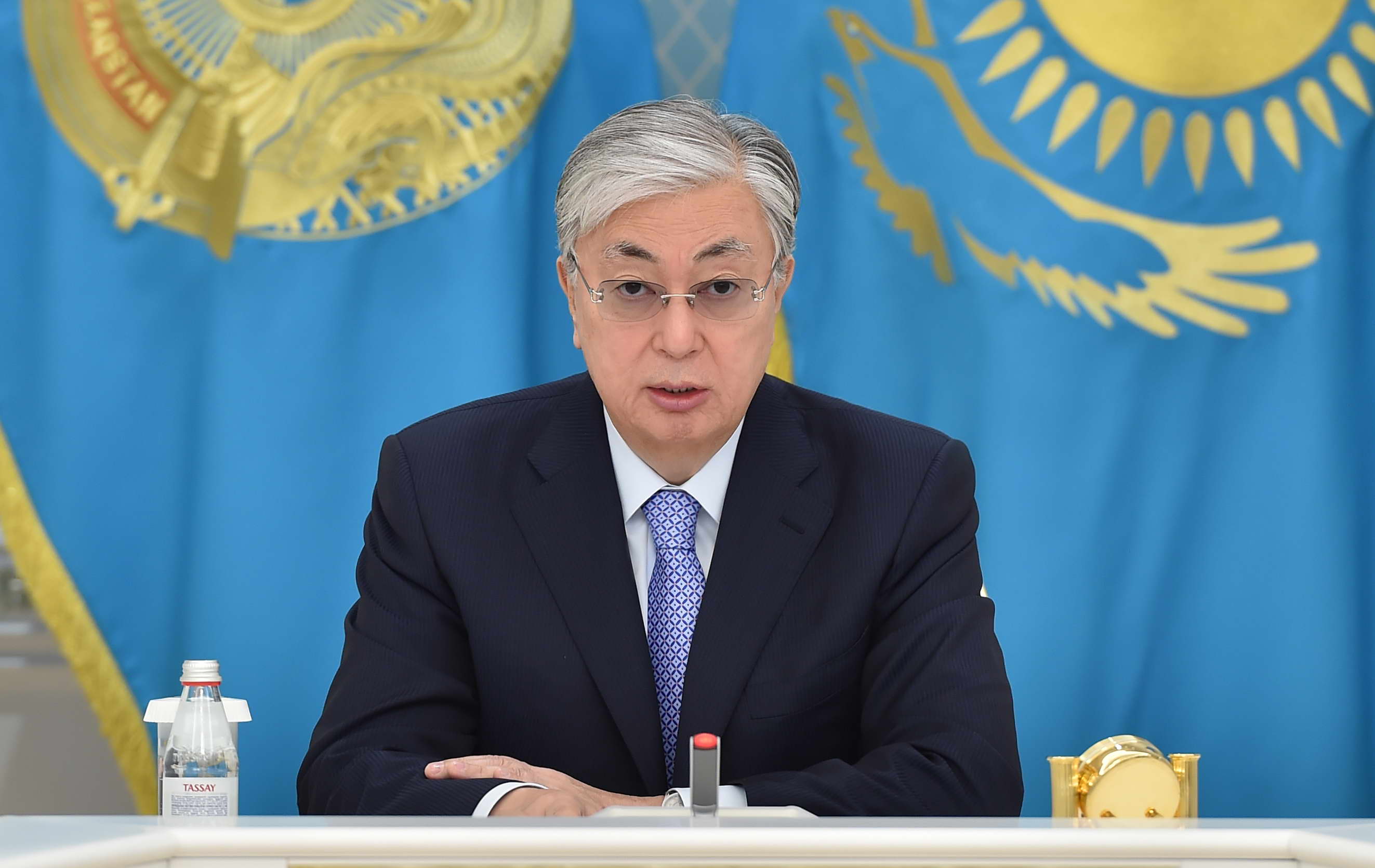 В Казахстане из-за коронавируса госслужащим запретили зарубежные командировки