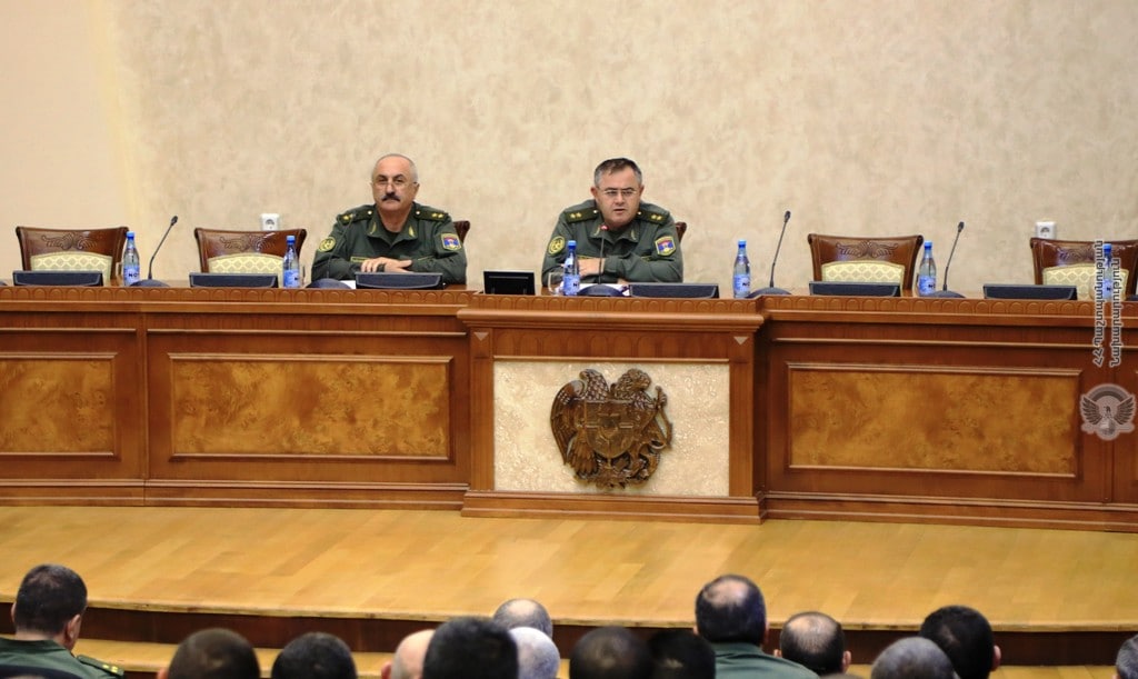 Глава Генштаба представил руководству ВС Армении  ситуацию на границе с Азербайджаном 
