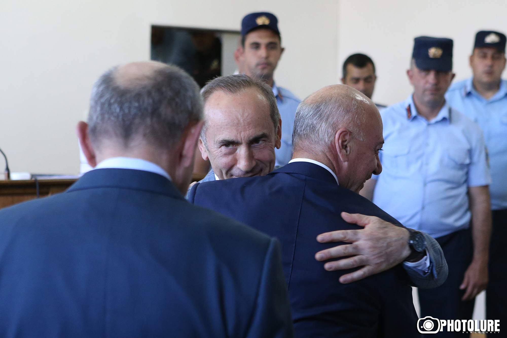 Бывший и действующий президенты Карабаха внесли поручительство в пользу Кочаряна