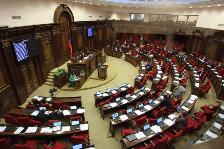Парламент без кворума – неприкосновенность Арама Арутюняна пока остается при нем