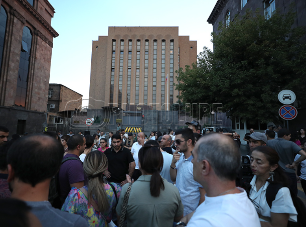 В Ереване перед посольством России проходит акция протеста