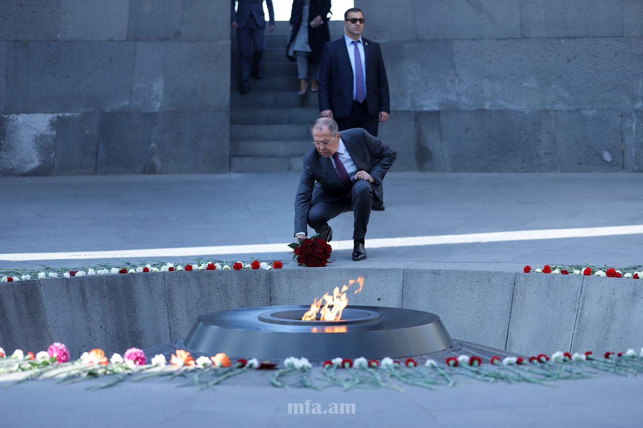Лавров посетил мемориальный комплекс памяти жертв Геноцида армян 