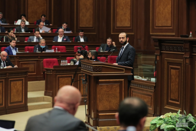 Парламент принял в первом чтении вопросы повестки дня внеочередного заседания