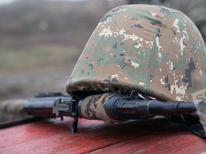 В Карабахе в результате взрыва противотанковой гранаты погиб солдат