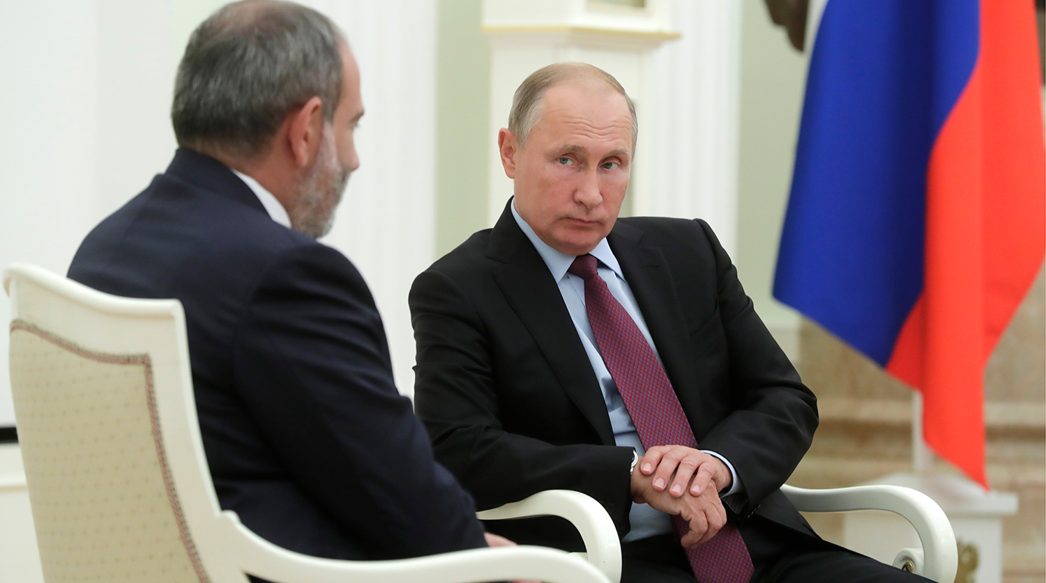 Пашинян обсудил с Путиным по телефону ситуацию в Арцахе 