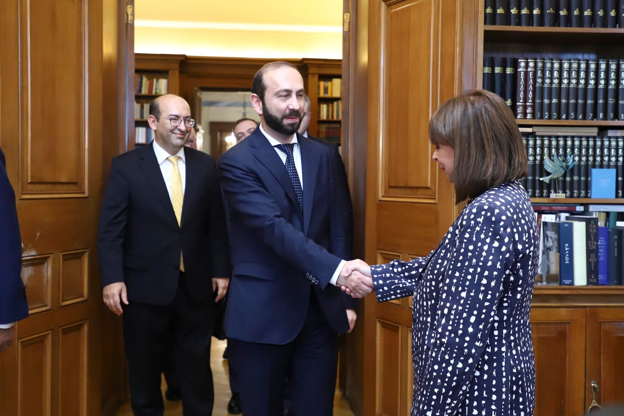 Министр иностранных дел Армении встретился с президентом Греции