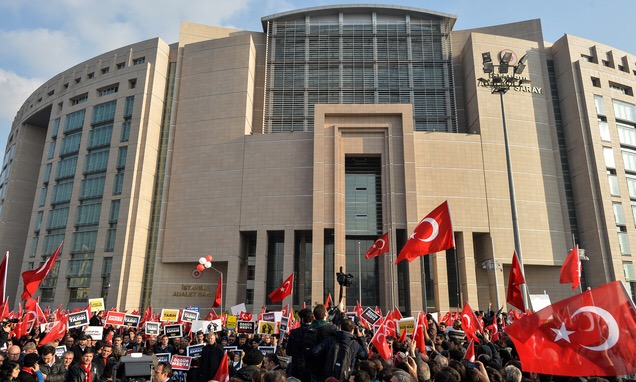 Экс-глава Конституционного суда: Судебная система Турции находится в политической осаде