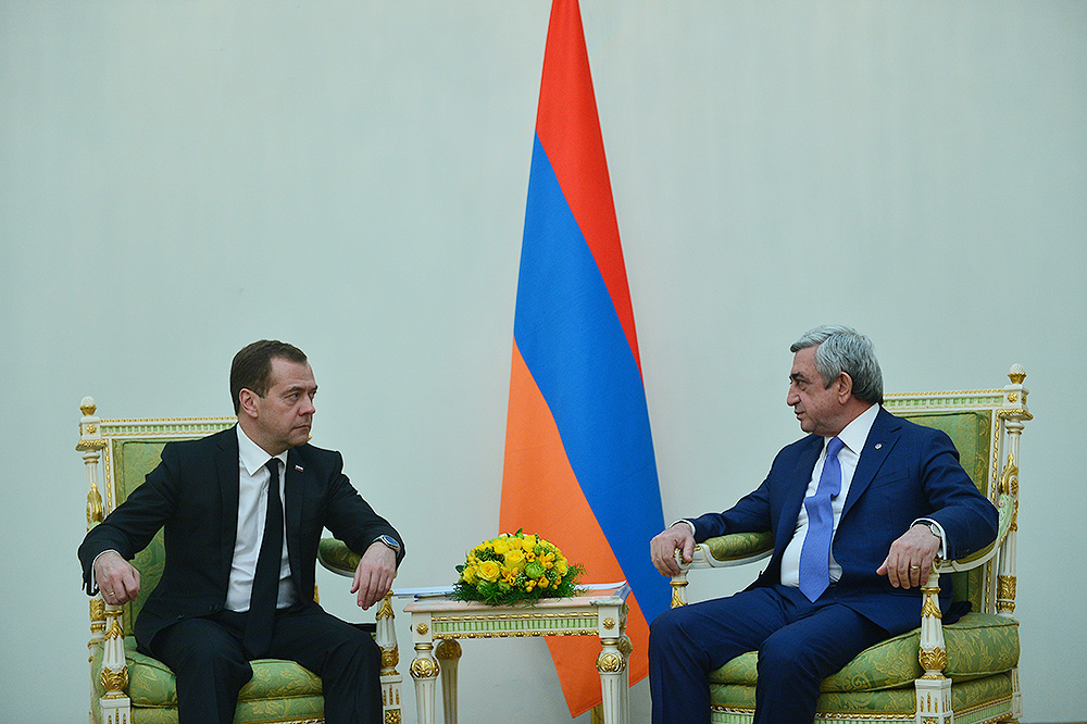Саргсян Медведеву: Азербайджан применил весь арсенал вооружений, закупленных у России