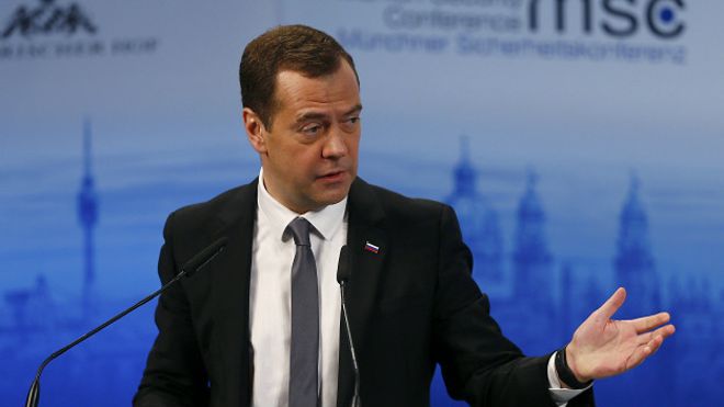 РФ будет поставлять оружие и Армении, и Азербайджану: Медведев